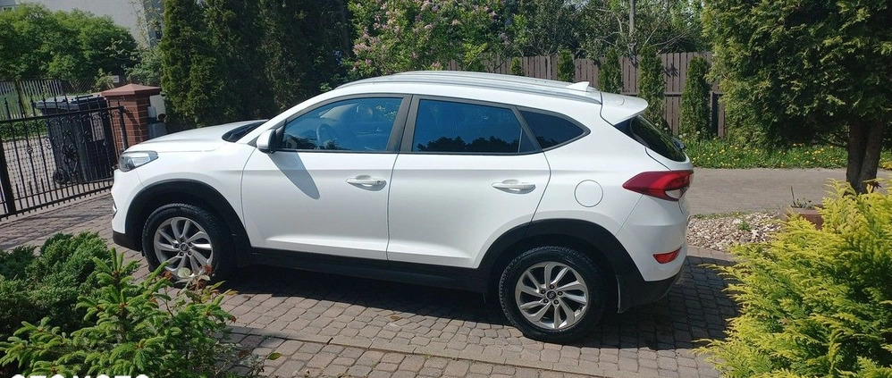 Hyundai Tucson cena 48700 przebieg: 235000, rok produkcji 2016 z Piława Górna małe 781
